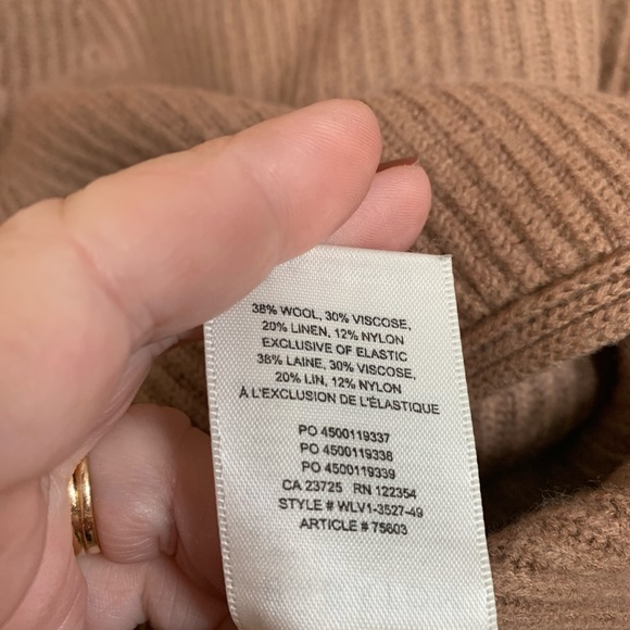Aritzia Babaton Sweater - Picture 4 of 5